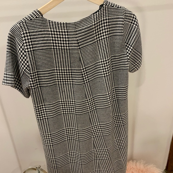 Zara Short Sleeve - Picture 4 of 4